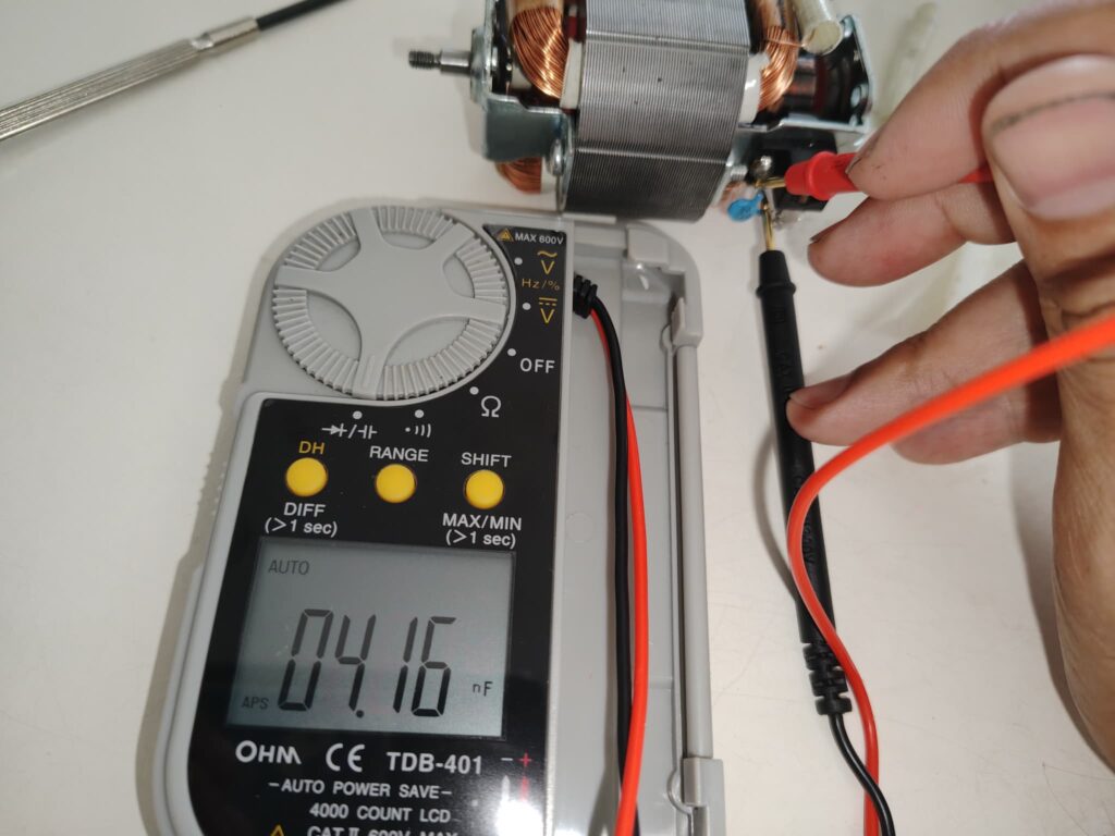 コンデンサの静電容量確認